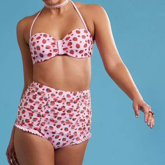 Strawberry Print High-Waisted Shorts - Picture 3 of 3